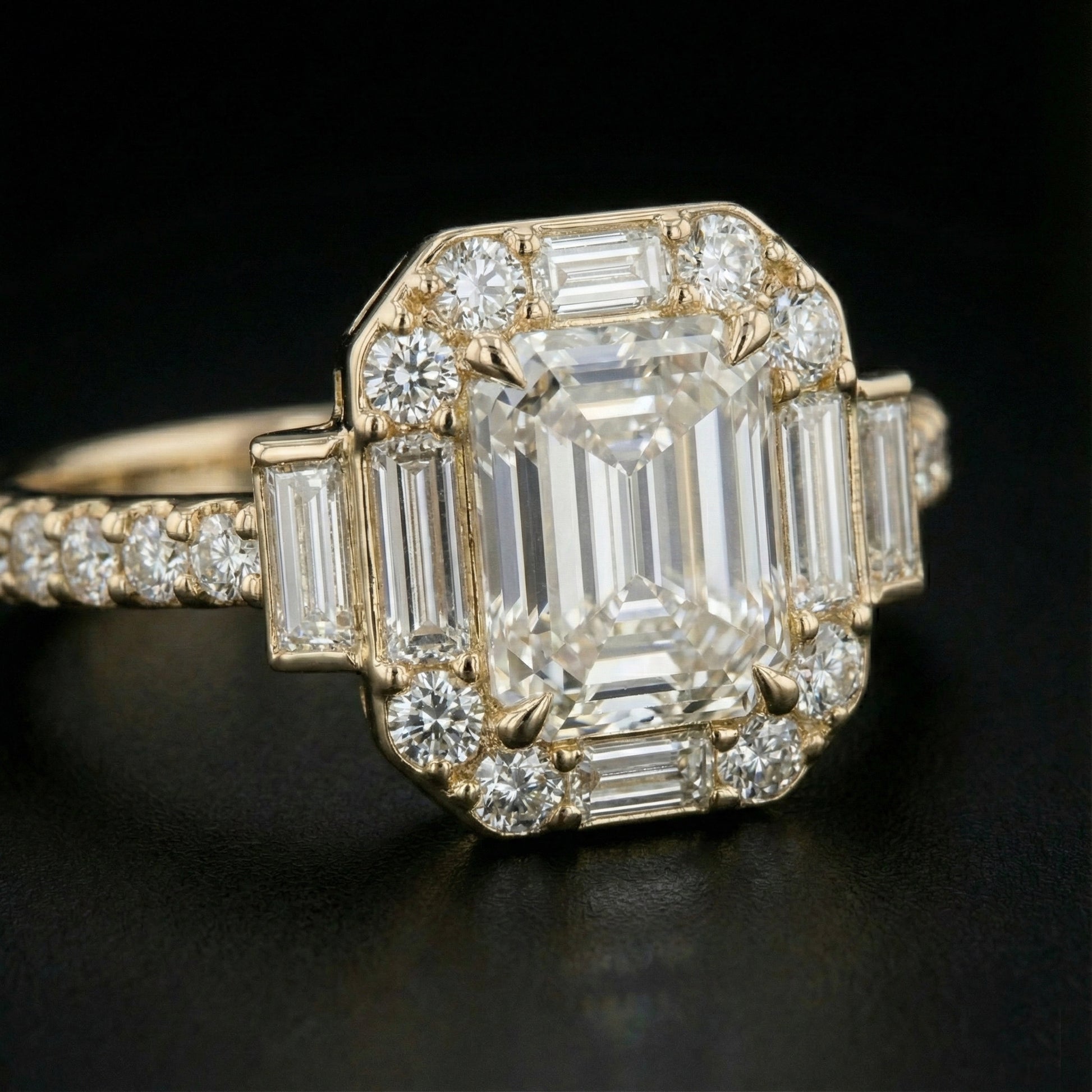 Regalia Émeraude Halo Ring - Auvra Diamonds