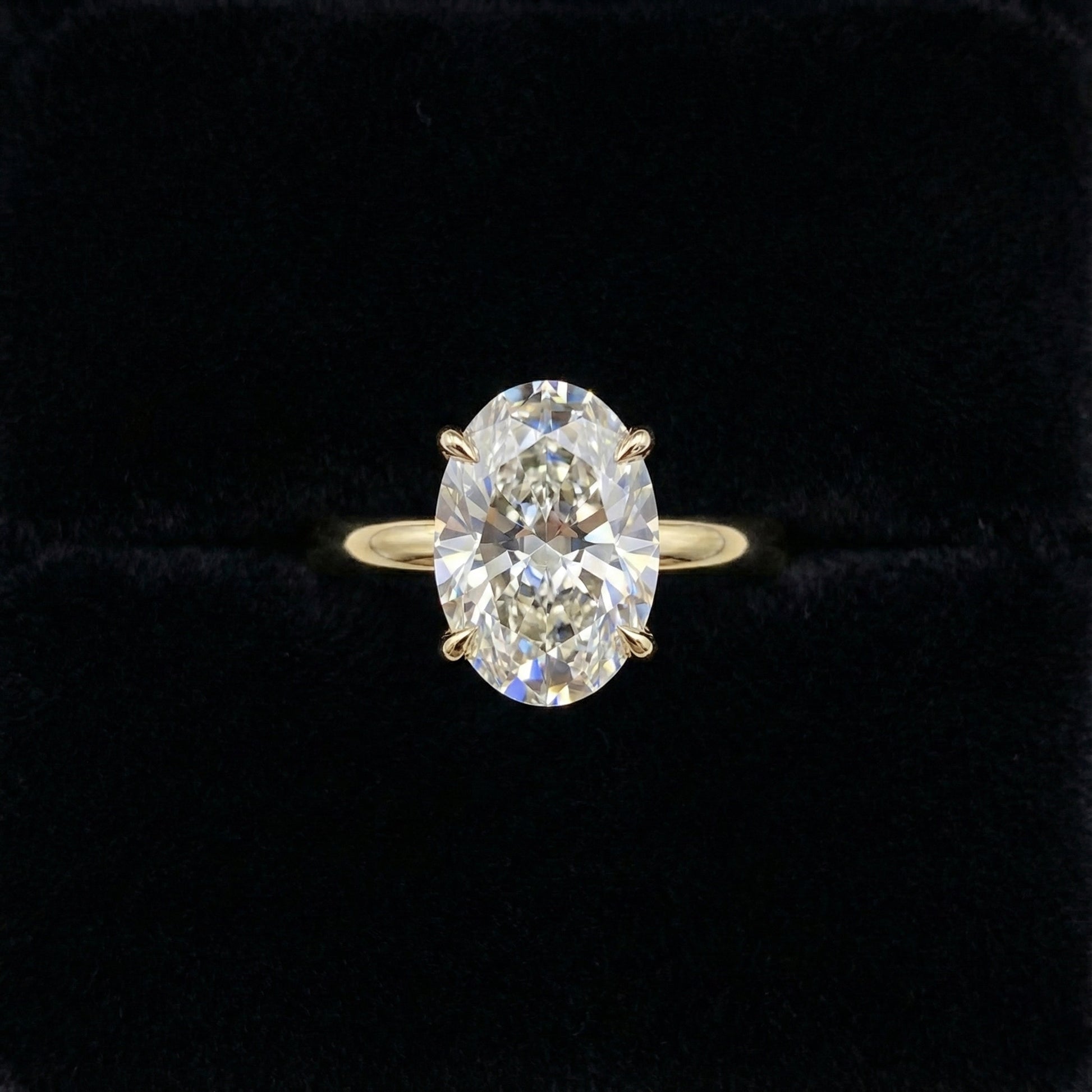 Aurélia Oval Grace Ring - Auvra Diamonds