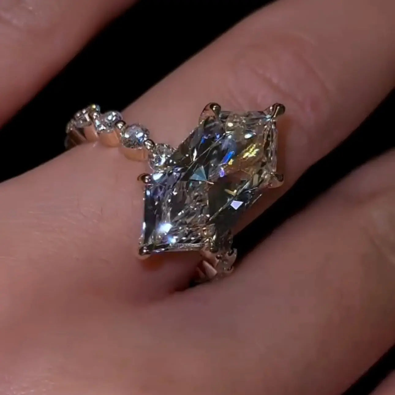 HexaGlow Elegance Ring - Auvra Diamonds HexaGlow Elegance Ring - Auvra Diamonds HexaGlow Elegance Ring AuvraDaimonds Ring jesrxs-2i.myshopify.com hexaglow-elegance-ring