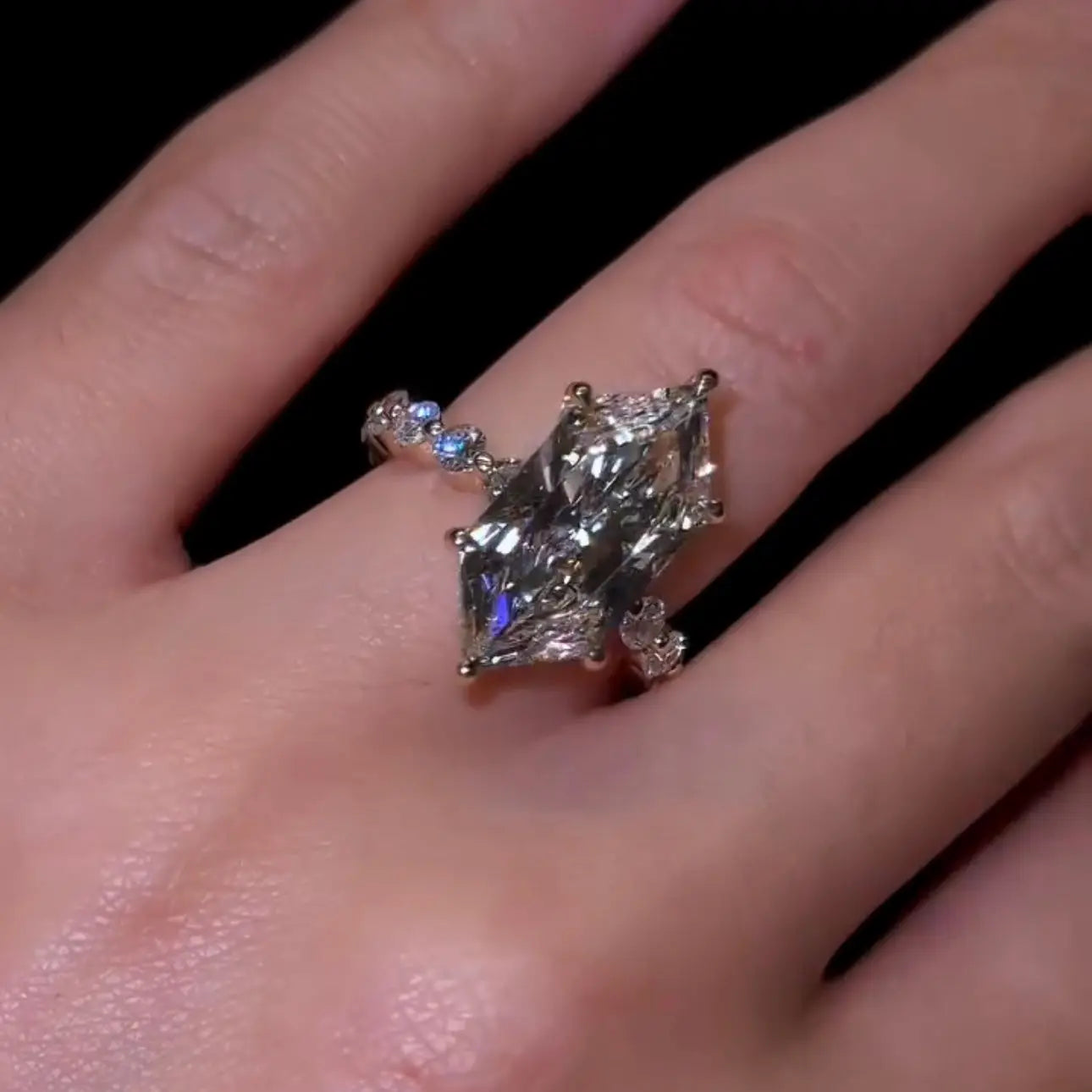 HexaGlow Elegance Ring - Auvra Diamonds HexaGlow Elegance Ring - Auvra Diamonds HexaGlow Elegance Ring AuvraDaimonds Ring jesrxs-2i.myshopify.com hexaglow-elegance-ring